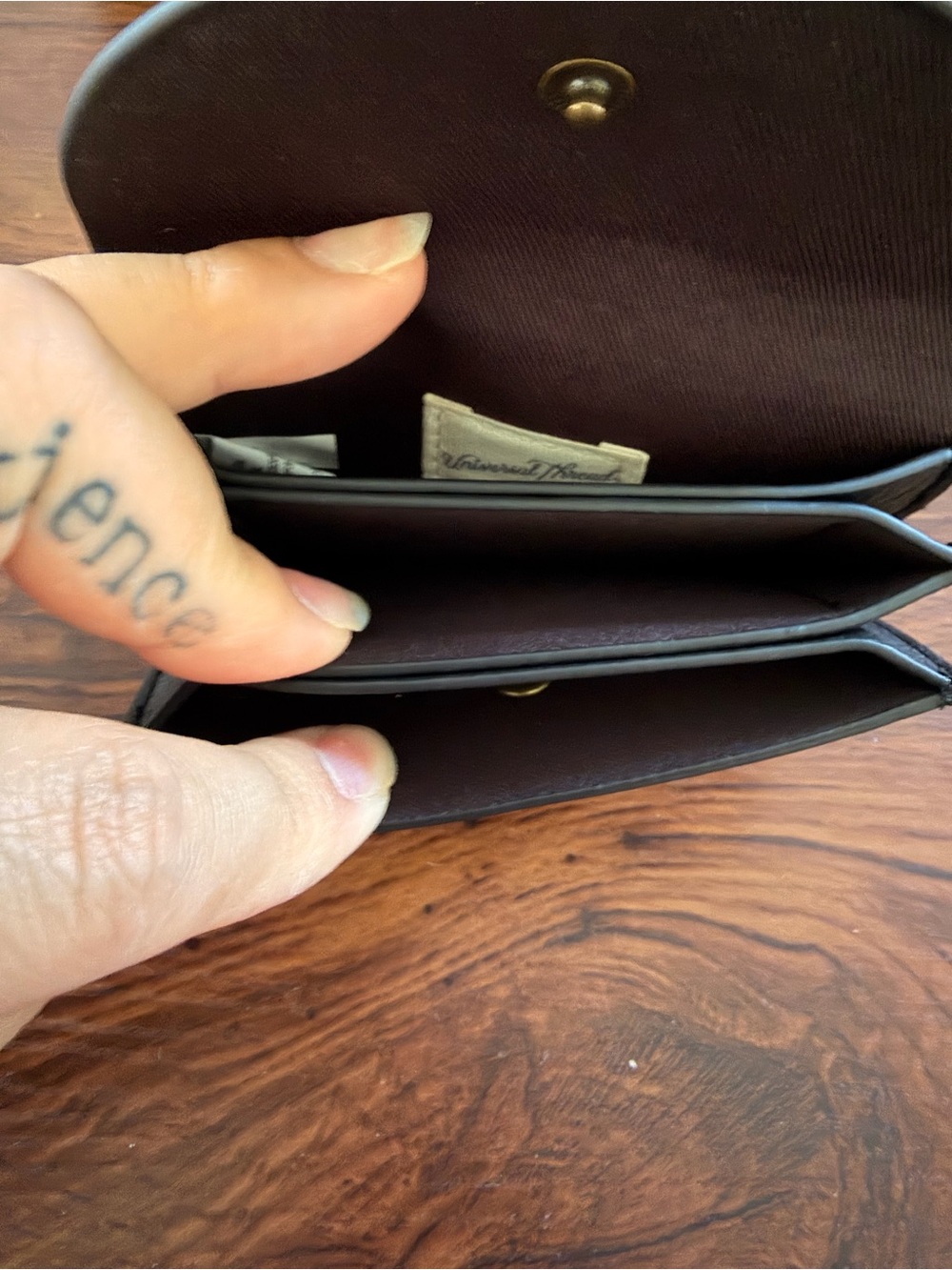 Universal Thread Cardcase - Picture 4 of 5